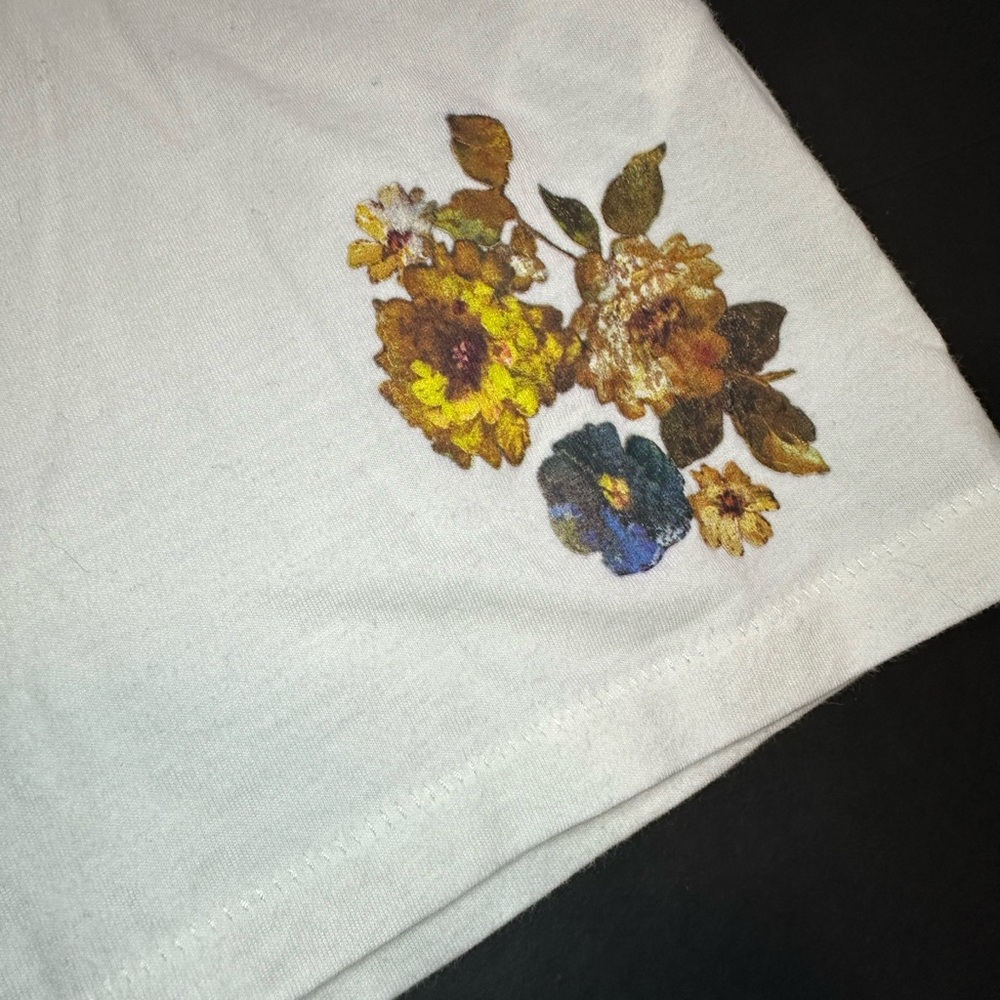 Polo Ralph Lauren white floral graphic tee in a woman’s Size Medium 💐 - Picture 7 of 7